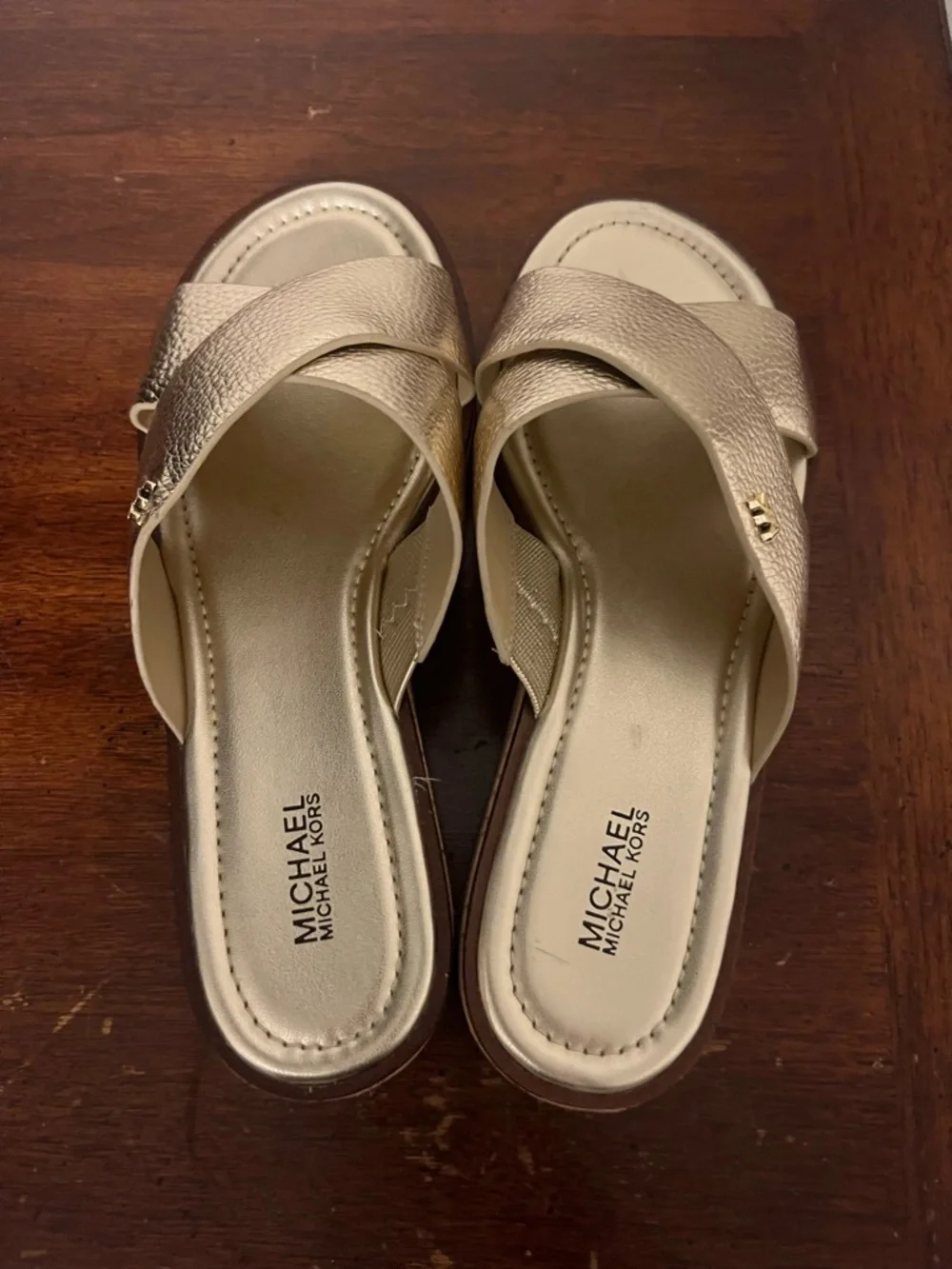 Michael Michael Kors Cary Metallic Leather Wedge Sandals in Pale Gold size 7.5 - Picture 3 of 10